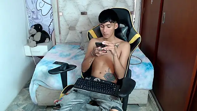 Snapshot of yiisu_ chatting on October 26, 2025, 12:22 pm yiisu online show from October 26, 2025, 12:22 pm