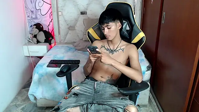 Snapshot of yiisu_ chatting on October 31, 2025, 6:31 pm yiisu online show from October 31, 2025, 6:31 pm