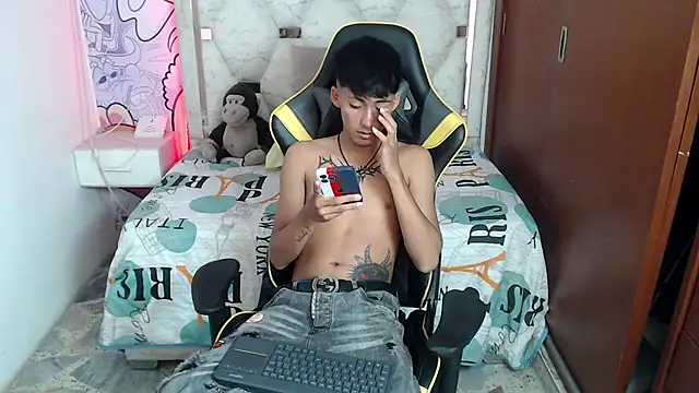 Snapshot of yiisu_ chatting on November 14, 2025, 1:21 pm yiisu online show from November 14, 2025, 1:21 pm