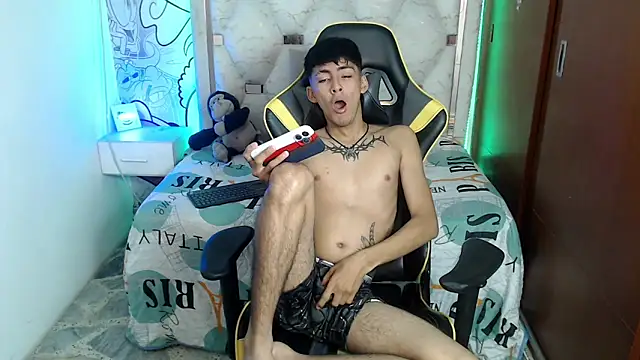 Snapshot of yiisu_ chatting on November 15, 2025, 12:23 pm yiisu online show from November 15, 2025, 12:23 pm