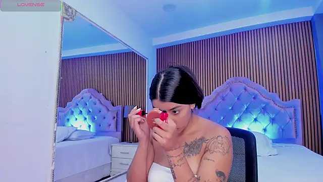 SelenaStonne online show from October 19, 2025, 7:47 pm