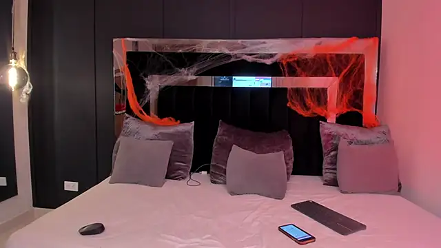 sofiaa brown online show from October 25, 2025, 5:04 am