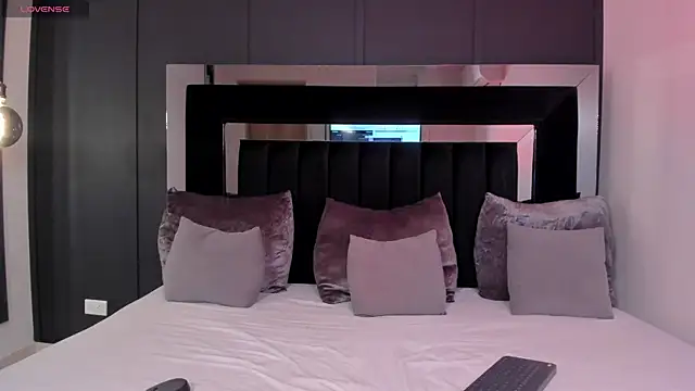 sofiaa brown online show from November 12, 2025, 5:08 am