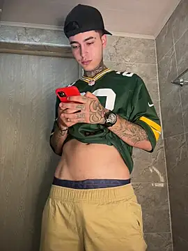 Snapshot of samm4044 chatting on December 14, 2025, 12:27 am samm4044 online show from December 14, 2025, 12:27 am