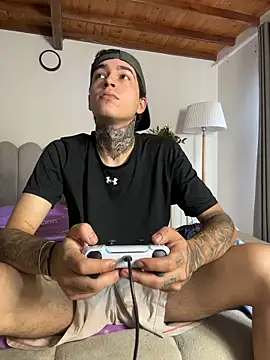 Snapshot of samm4044 chatting on February 28, 2026, 7:37 pm samm4044 online show from February 28, 2026, 7:37 pm