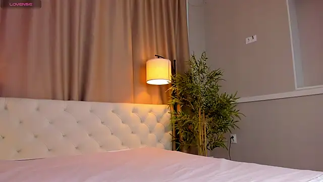 Snapshot of Skelerata chatting on October 12, 2025, 1:04 am Skelerata online show from October 12, 2025, 1:04 am