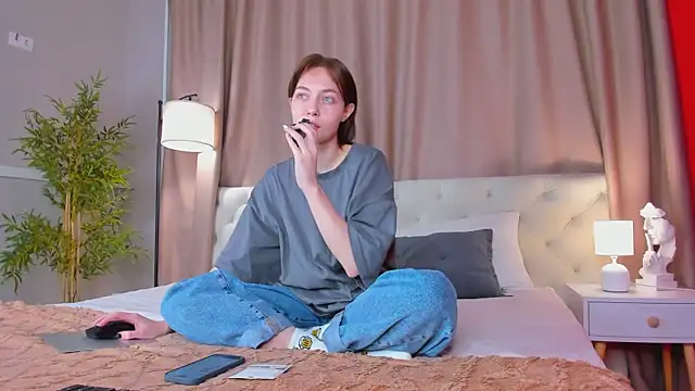 Snapshot of Skelerata chatting on October 23, 2025, 1:05 am Skelerata online show from October 23, 2025, 1:05 am