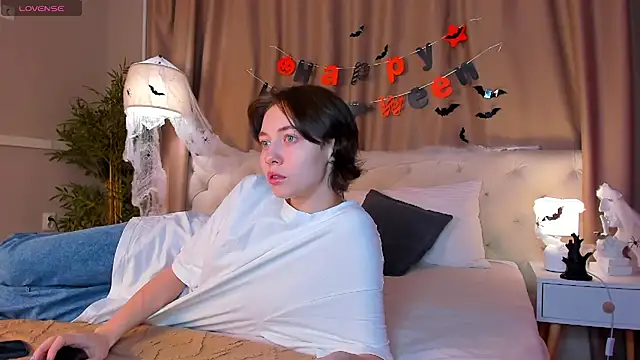 Snapshot of Skelerata chatting on October 29, 2025, 1:19 am Skelerata online show from October 29, 2025, 1:19 am