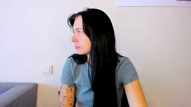 Snapshot of Elle_Pearl_ chatting on October 15, 2025, 6:13 am Elle Pearl online show from October 15, 2025, 6:13 am