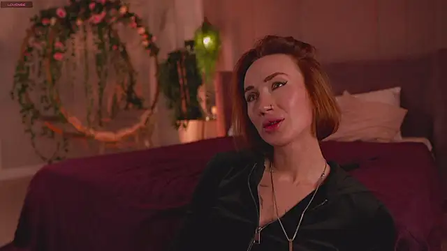 Serena Waldarf online show from November 11, 2025, 3:56 pm