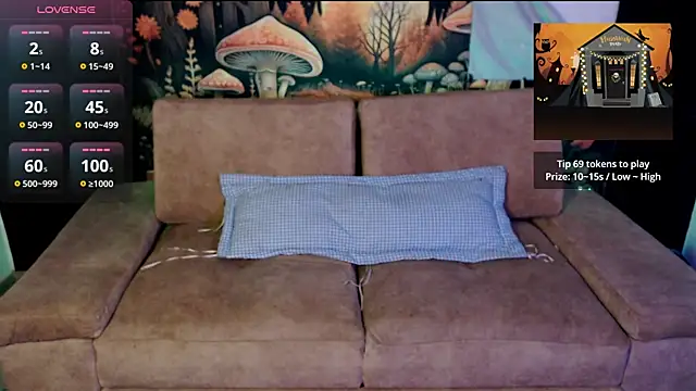 LunaBunny8 online show from October 14, 2025, 7:31 am