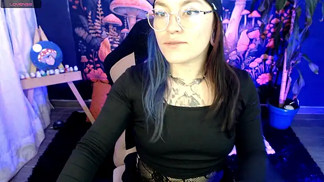 LunaBunny8 online show from January 15, 2026, 1:10 am