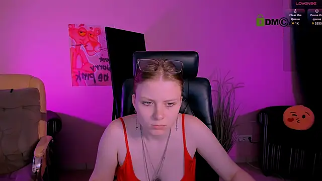 foxy tease  online show from November 8, 2025, 1:00 pm