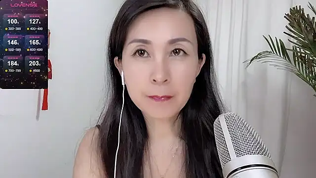 JackieBell online show from September 18, 2025, 5:42 am