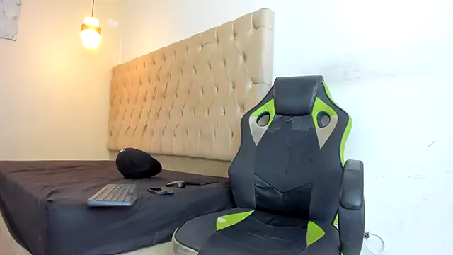 Snapshot of Darkknightx01 chatting on October 21, 2025, 2:01 am Darkknightx01 online show from October 21, 2025, 2:01 am