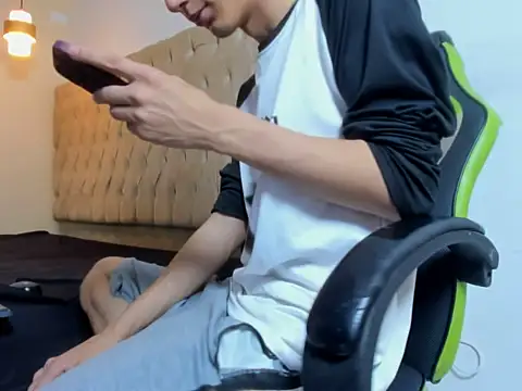 Snapshot of Darkknightx01 chatting on November 17, 2025, 1:44 am Darkknightx01 online show from November 17, 2025, 1:44 am