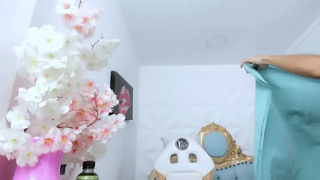 eimy skinny  online show from October 29, 2025, 6:53 pm