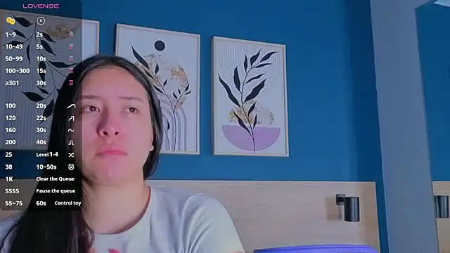 SarahMiler  online show from October 20, 2025, 11:43 am