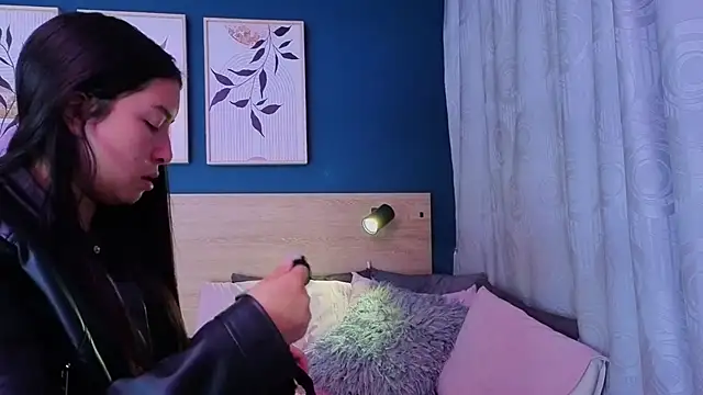 Snapshot of SarahMiler_ chatting on March 2, 2026, 12:34 pm SarahMiler online show from March 2, 2026, 12:34 pm