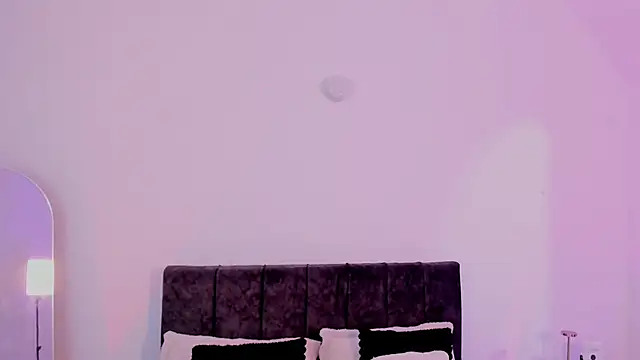 Taylormaxwell online show from November 26, 2025, 8:21 pm