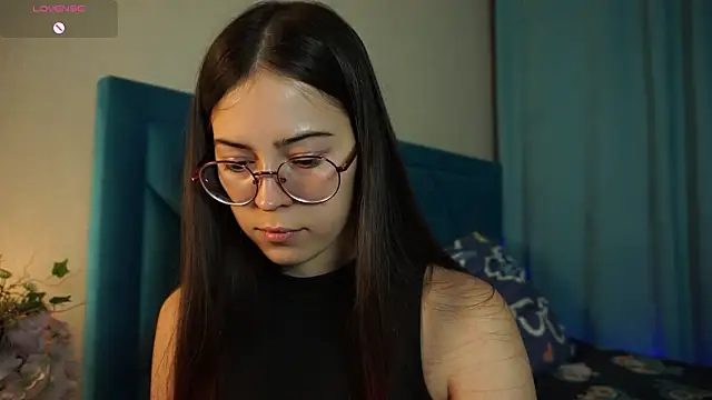 ywixos online show from October 10, 2025, 1:32 pm