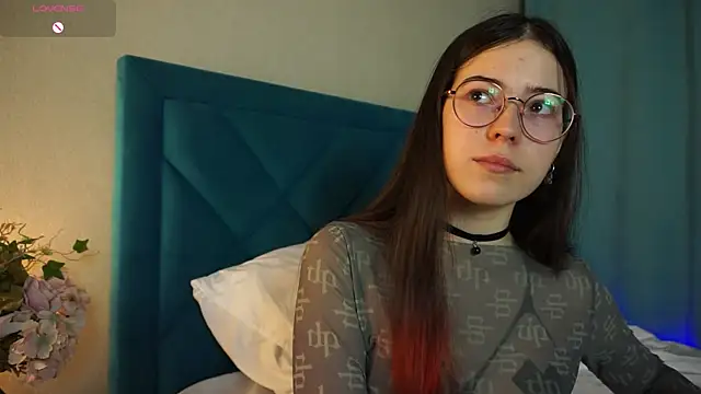 ywixos online show from October 26, 2025, 2:34 pm