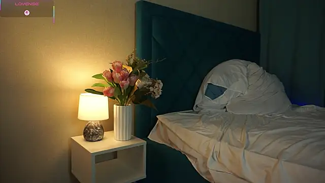 ywixos online show from November 13, 2025, 3:11 pm