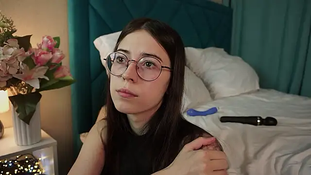 ywixos online show from March 18, 2026, 3:48 pm