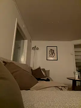 latina-pene online show from October 14, 2025, 4:52 pm