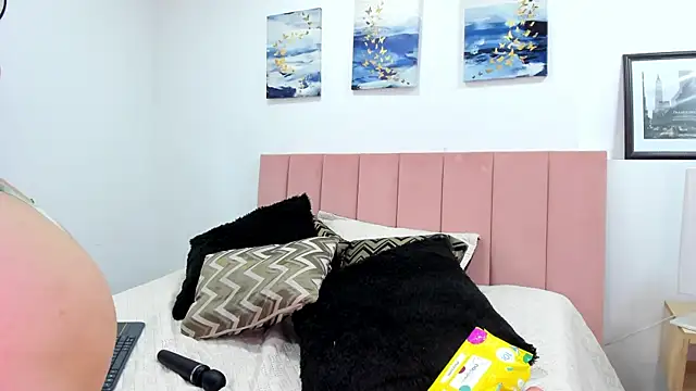 Snapshot of Maddy_Mills chatting on April 23, 2026, 7:05 pm Maddy Mills online show from April 23, 2026, 7:05 pm