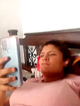 Snapshot of Saray_and_Alan chatting on October 3, 2025, 7:33 pm Saray and Alan online show from October 3, 2025, 7:33 pm