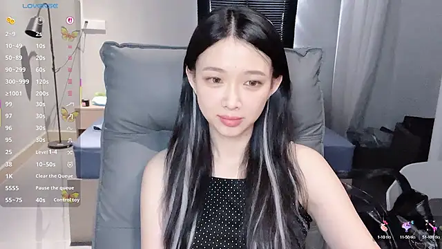 NiNi-baby520 online show from October 6, 2025, 7:06 am