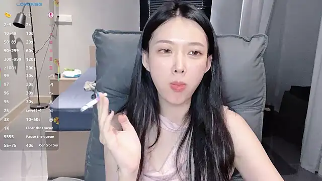 NiNi-baby520 online show from October 9, 2025, 7:28 am