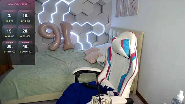 aliicemeow online show from June 3, 2026, 2:25 am