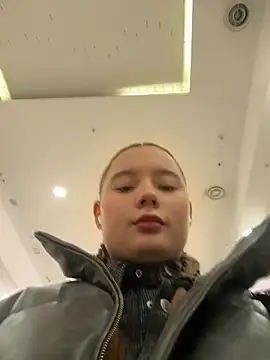 StephanieMur online show from November 11, 2025, 3:50 am