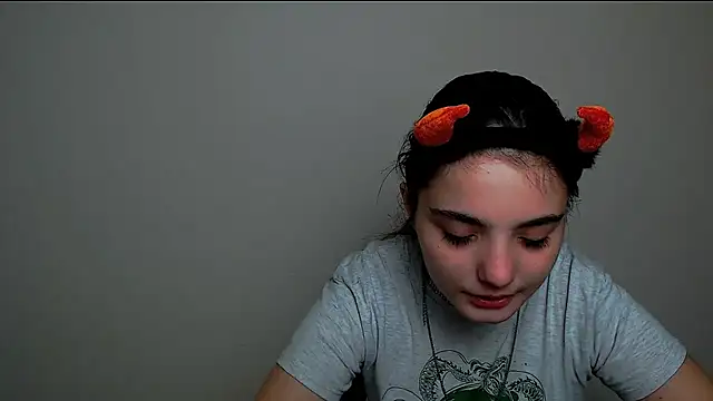 Sun Shine   online show from October 10, 2025, 9:03 pm