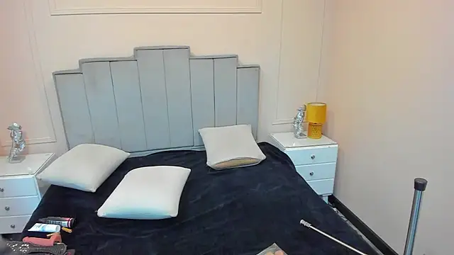 gabriela lux online show from September 28, 2025, 11:48 am