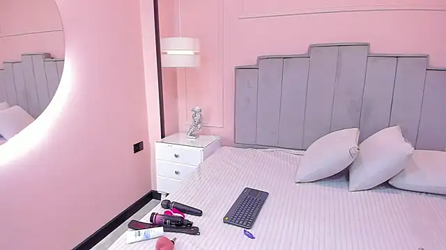 gabriela lux online show from October 16, 2025, 1:12 pm