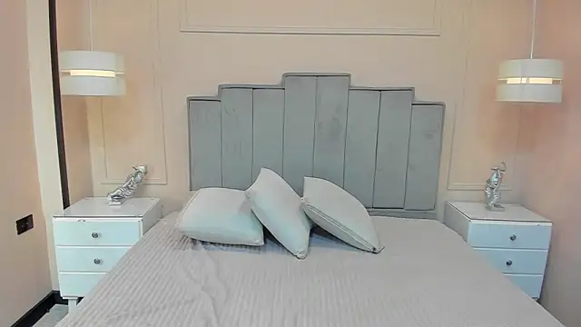 gabriela lux online show from October 26, 2025, 10:43 am