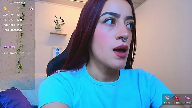 Snapshot of ViolethRosse chatting on February 13, 2026, 12:39 am ViolethRosse online show from February 13, 2026, 12:39 am