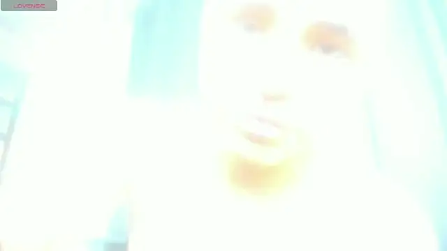 lianfox  online show from September 20, 2025, 12:39 pm