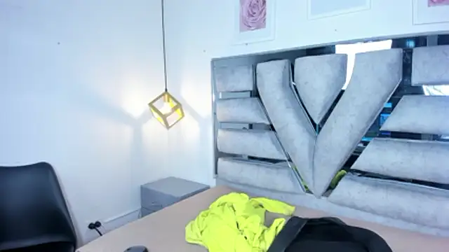 lianfox  online show from April 9, 2026, 12:21 pm