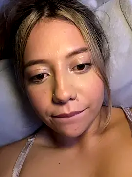 MissCat  online show from October 6, 2025, 3:15 am