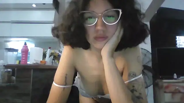 Snapshot of loliporomero chatting on November 2, 2025, 1:30 am loliporomero online show from November 2, 2025, 1:30 am