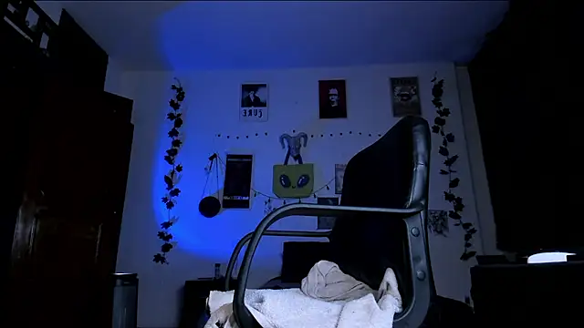 kattusauruss online show from February 12, 2026, 11:44 pm