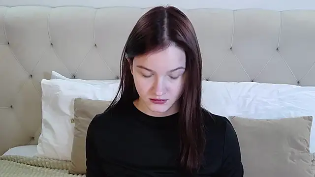 MichelleRoux online show from November 3, 2025, 1:34 pm