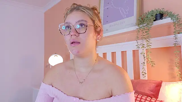 BelaMiller  online show from October 21, 2025, 11:33 am