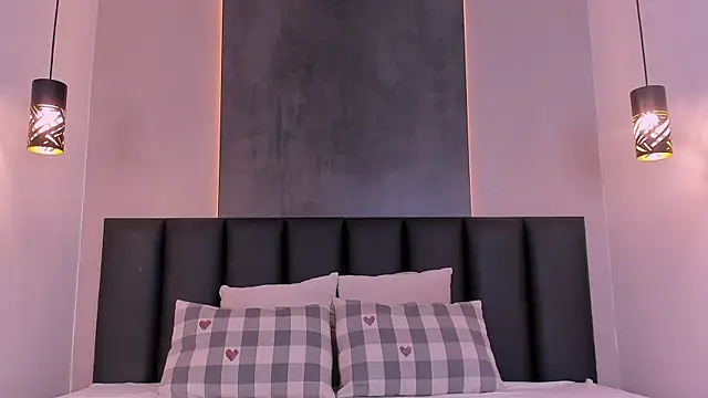 TiffValentinee  online show from October 7, 2025, 8:39 pm