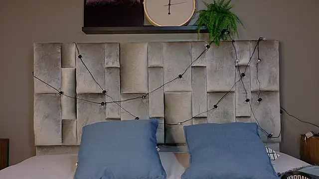 TiffValentinee  online show from November 10, 2025, 8:08 pm