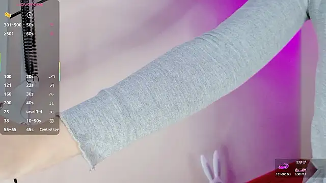 Snapshot of ema_ch2525 chatting on November 3, 2025, 2:07 pm ema ch2525 online show from November 3, 2025, 2:07 pm